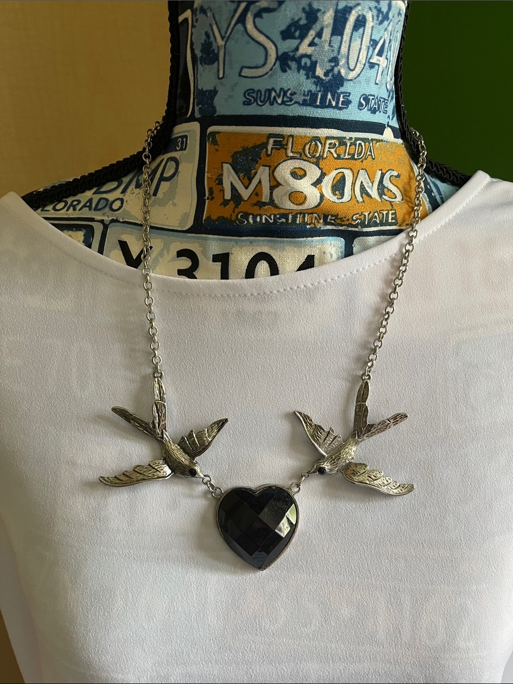 Silver Metal Bird and Black Heart Pendant Necklace - Excellent Condition 20 in